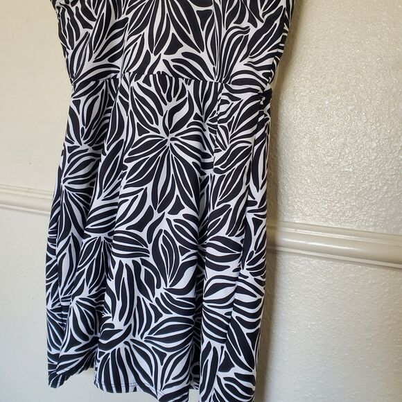Lands End Womens M Swim Dress Built in Bra Lined Swimsuit Summer Vacation - Picture 11 of 16